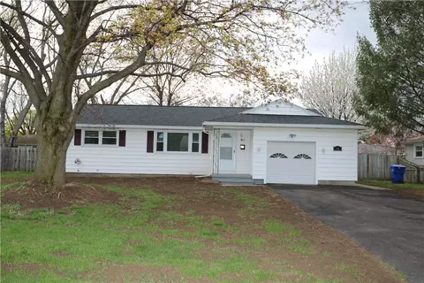 61 Verstreet Dr, Greece, NY 14616