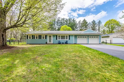 34 Harvest Rd, Perinton, NY 14450