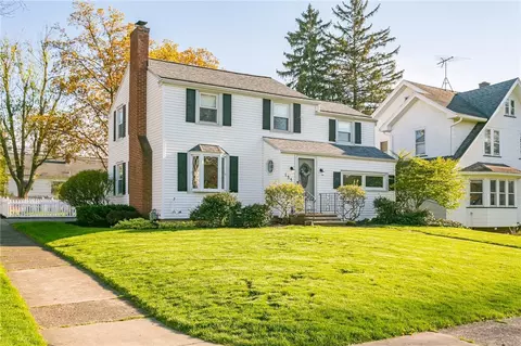 135 Elmcroft Rd, Rochester, NY 14609