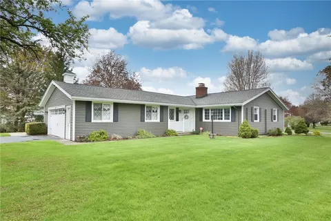 131 Saint James Dr, Webster, NY 14580