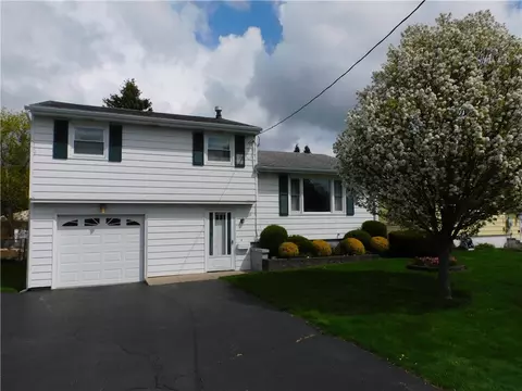 136 Park Ave, Gates, NY 14606