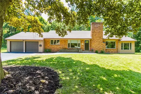 27 Reitz Pkwy, Pittsford, NY 14534