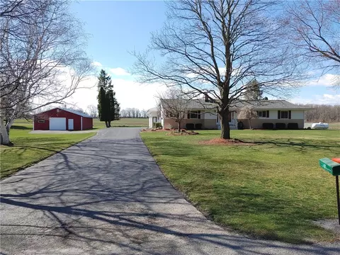 7758 Swamp Rd, Bergen, NY 14416