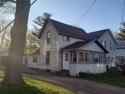 299 Chesterfield Dr, Rochester, NY 14612