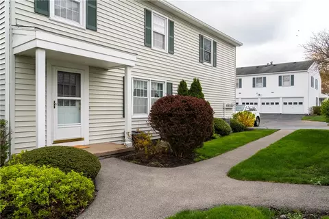 14 Swan Trl, Perinton, NY 14450