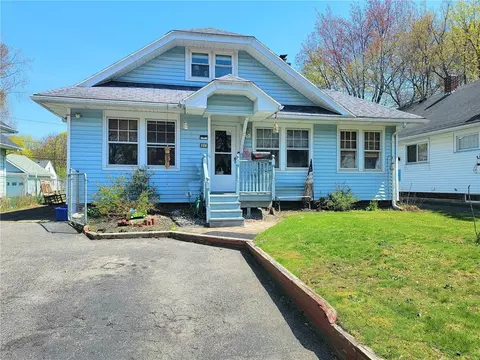63 Forgham Rd, Greece, NY 14616