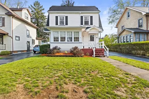 341 Farmington Rd, Rochester, NY 14609