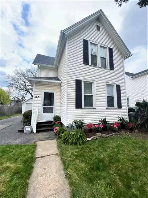 97 Linnet St, Rochester, NY 14613