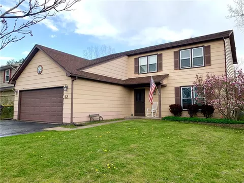 12 Fieldstone Ln, West Henrietta, NY 14586