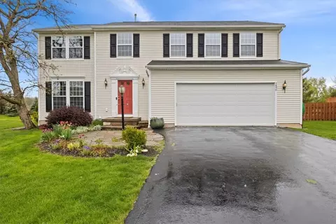1490 Coral Dr, Farmington, NY 14425