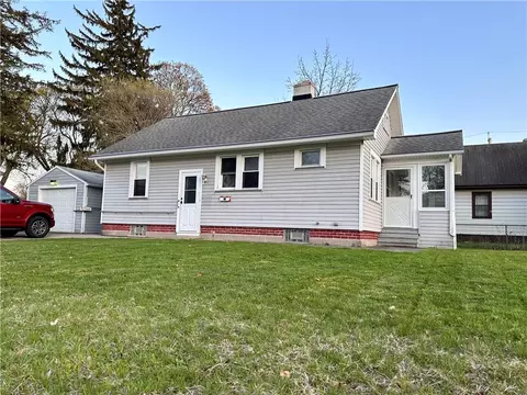 101 Stone Rd, Greece, NY 14616