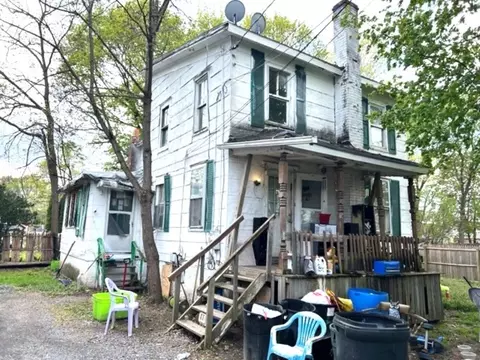 64 Perrine St, Auburn, NY 13021