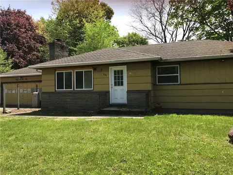 422 Brookview Dr, Irondequoit, NY 14617