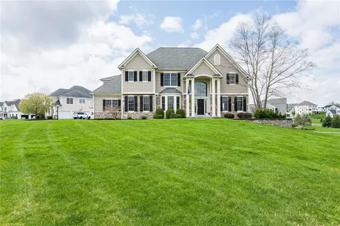 43 Turning Leaf Dr, Pittsford, NY 14534
