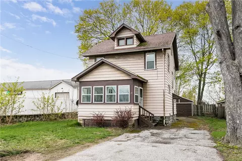 31 Laurelhurst Rd, Greece, NY 14626