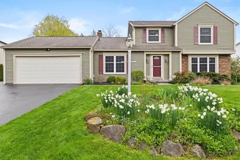 25 Woodlyn Way, Penfield, NY 14526