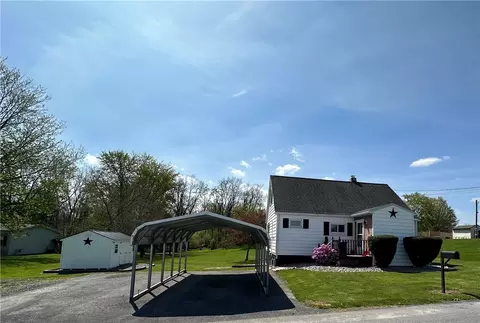 8 Orchard St, Mentz, NY 13140