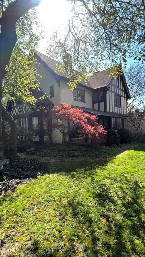 31 Barrington St, Rochester, NY 14607