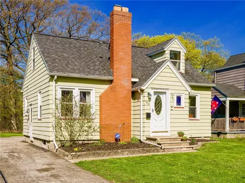 328 Forgham Rd, Greece, NY 14616