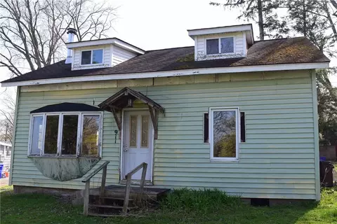 911 Kirkwood St, Carlton, NY 14571