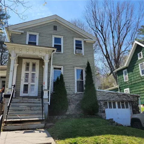 15 Maple St, Lyons, NY 14489