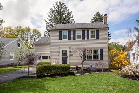 217 Clovercrest Dr, Rochester, NY 14618