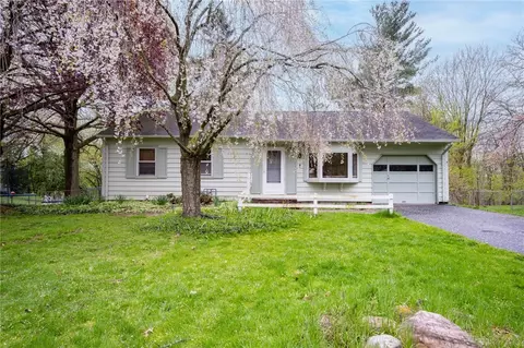 7 Winston Dr, Victor, NY 14564