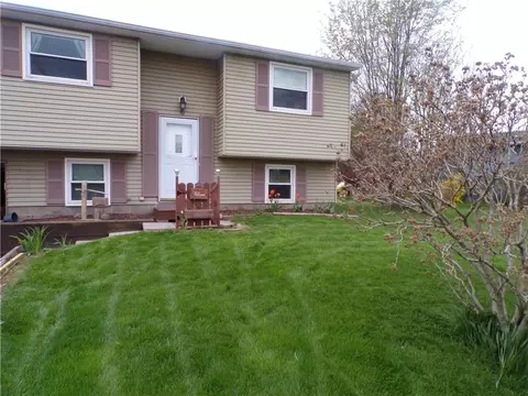 6 Close Hollow Dr, Hamlin, NY 14464