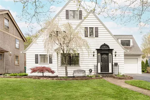 206 Oakdale Dr, Rochester, NY 14618