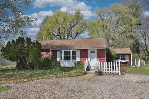 536 Apple Orchard Ln, Webster, NY 14580