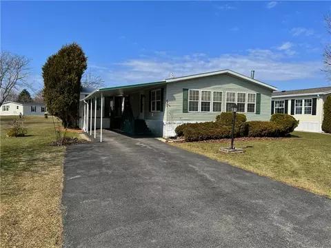 6342 Murphy Dr, Victor, NY 14564