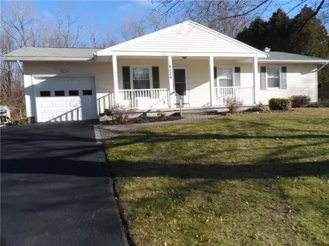 6126 Hollybush Ln, Ontario, NY 14519