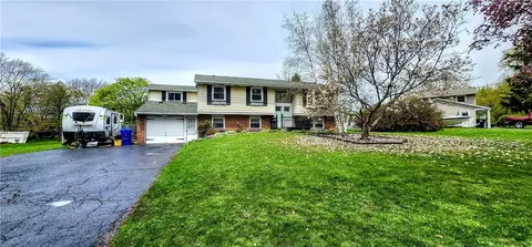 34 Shrubbery Ln, Chili, NY 14624