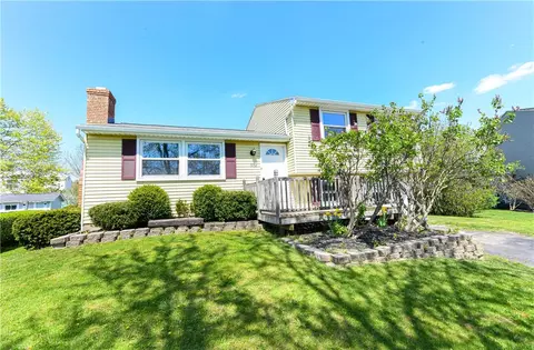 5768 Limestone Ln, Farmington, NY 14425