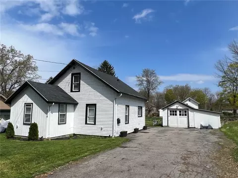 228 Dearcop Dr, Gates, NY 14624