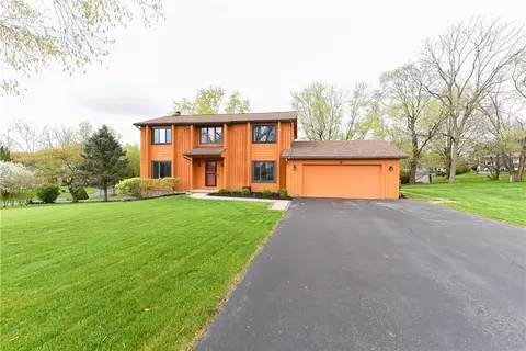 17 Stream View Cir, Perinton, NY 14450
