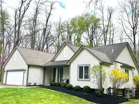 4 Thornell Rd, Perinton, NY 14534