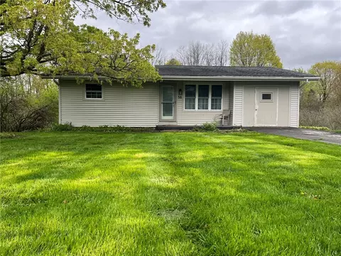 38 Crest Ave, Macedon, NY 14502