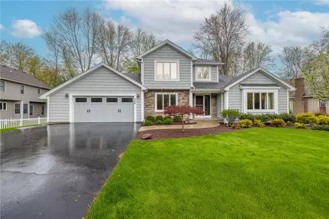 564 Galbro Cir, Webster, NY 14580