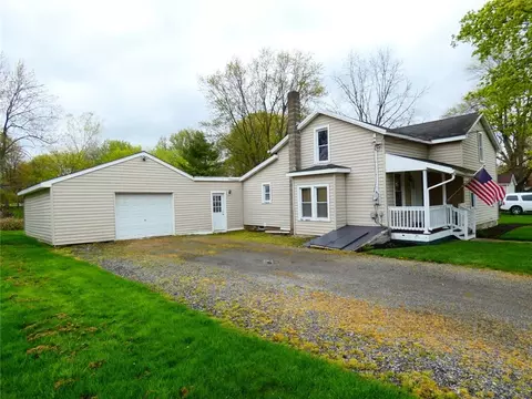 12 Gibson St, Bergen, NY 14416