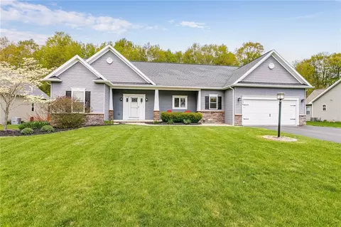 234 Woodsview Dr, Webster, NY 14580