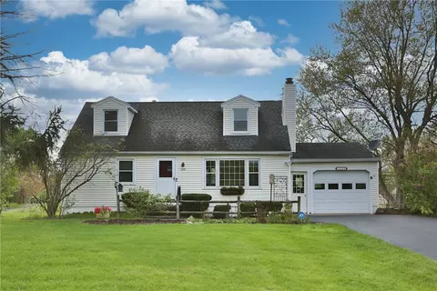 125 Camelot Dr, Rochester, NY 14623
