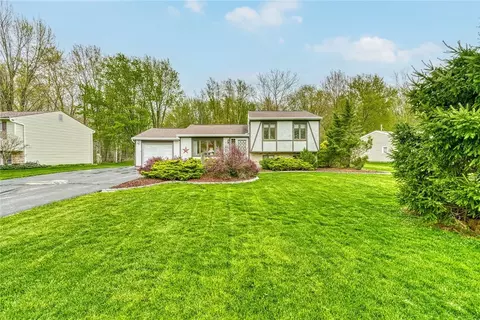32 Baylor Cir, Chili, NY 14624