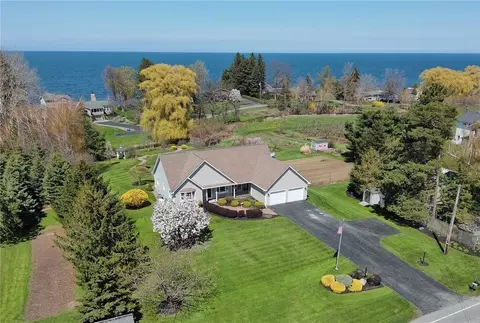 2815 Lake Rd, Williamson, NY 14589