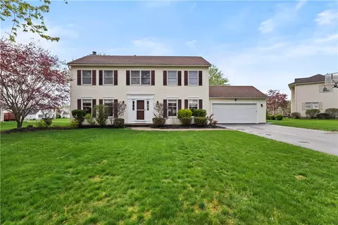 48 Eaglewood Cir, Pittsford, NY 14534