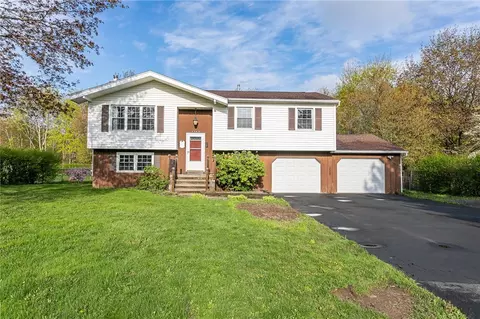 6365 Harvest Dr, Sodus, NY 14551