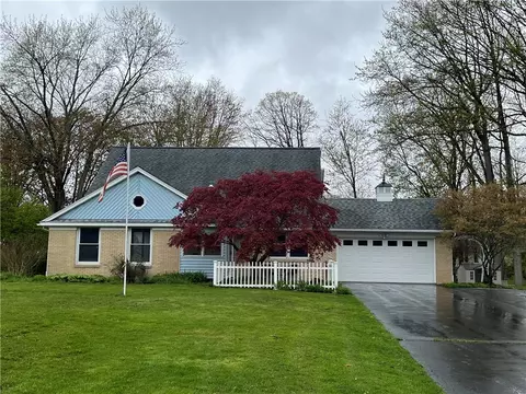 50 Bright Oaks Dr, Chili, NY 14624