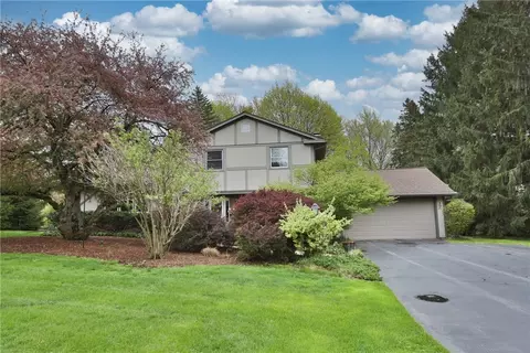 17 Van Cortland Dr, Pittsford, NY 14534