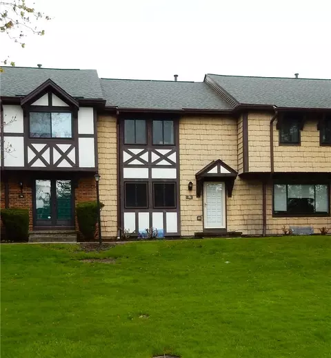 76 Camberley Pl, Penfield, NY 14526