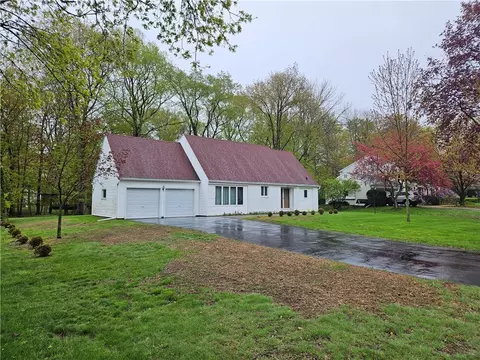 579 Bending Bough Dr, Webster, NY 14580